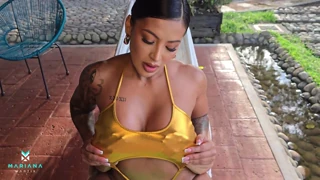 Moglie cuckold Mariana Martix scopa fidanzato amico fino a squirting