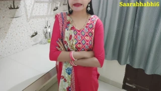 زوجة هندية ساخنة تثقب بقوة أثناء غسل الأطباق في المطبخ