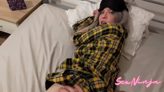 熟女が目隠しされてパートナーだと思い込んでいる