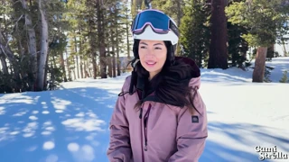 Prsata latinska smučarska meče veliko rit na debel kurac POV