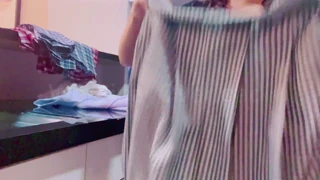 POV: 웻피나이가 비디오 촬영 후 학교 유니폼 세탁