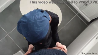 Geile Arabische huishoudster smeekt om intense anale penetratie