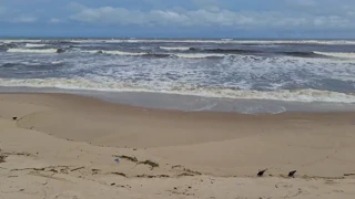 im the cuckold showin off her hairy pussy on street beach market lettin every1 see everythin..