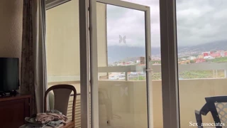 Ojoj! Moj tesni rit je ves tvoj za trkanje!