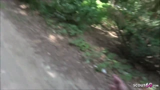 маленькая тинейджерка 18+ джини в реальном уличном трисоме в берлинском тиргартене