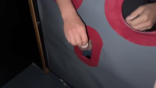 In Questa Storia Quotidiana, Il Cuckold Condivide Sua Moglie Due Volte Alla Casa Swing