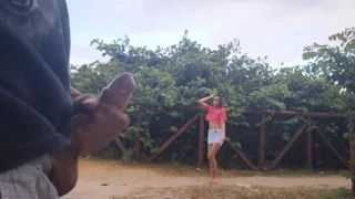 Surpresa de punheta para vadia aleatória na floresta pública