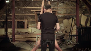 Повні губи азійська тінейджерка 18+ насолоджується шмаганням та грубим фетишем