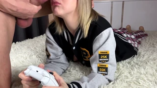 خواهر ناپسرم Xboxم را دزدید پس کون عالی‌اش را گرفتم