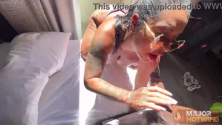 Busty Monica Santhiago lokker med kurver før hård pounding af Rome Major