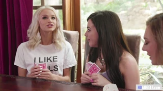 Oh wow! Ce se întâmplă cu Tiffany Watson, Emma Hix și Whitney Wright?!