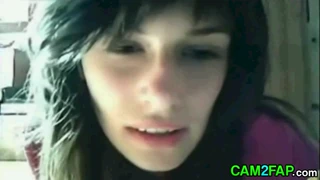 Seksi najstnica 18+ na spletki svlaci obrito pičko live