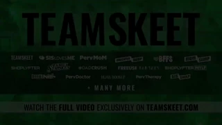 Tacksamma tjejer trailer med asiat blond lesbisk fyrkant slickar fittor tackorgie