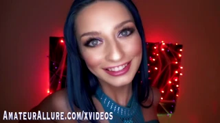 Jewelz Blu se traga polla gorda y cabalga en follada de Halloween