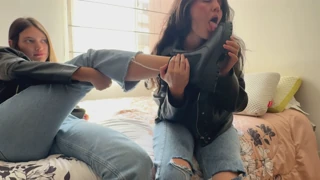 Leather Jacket Friends Lick Pussy, Scissor and Fist in Homemade Lesbian Play