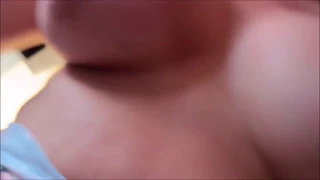 Dolgun memeli milf evde sert sikiliyor