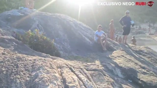 Fantasia cornuto spiaggia esplode: hotwife con oltre 20 uomini lui filma