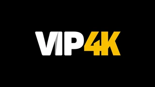 Cuck4k: Hamile Çek Sarışın Kocası Koltukta İzlerken Yabancıyı Baştan Çıkarıyor