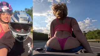 Blondyna z gigantyczną dupą twerkuje na motocyklu autostradą