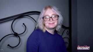 Bustasta blondinka Annie Archer trdo udarjena v pičko in rit! 😜