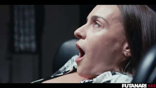 "Отвори широко за моя огромен futa хуй, сладка блондинка!"