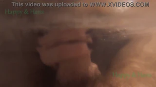 Happy i Hans nurkują w gorące akcje w łazience z GoPro