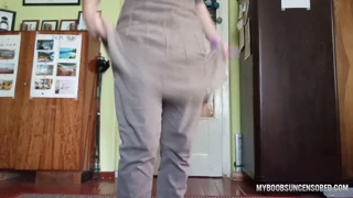 Detaljna kompilacija 9 devojaka koje mokre pantalone u očaju