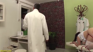 زن چاق بالغ اولین threesome عجیب با BDSM خشن و بین‌نژادی تحمل می‌کنه