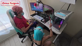 Stuepige-cosplay adlyder chefens søn og ender i vild sæd-spisning 😈🍆