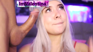 Ne morem nehati razmišljati o Valentini, blond bombi, ki hrepeni po potopitvi v željo na divji dnevni zabavi