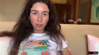 Rubo una Ragazza al Suo Marito Cornuto su Spiaggia Pubblica per Sbattimento Hardcore