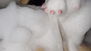 Hé, ces gros seins ne sont-ils pas incroyables à regarder ?