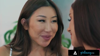 Nicole Doshi in Vanna Bardot sprožita intenzivno analno prstovanje strasti