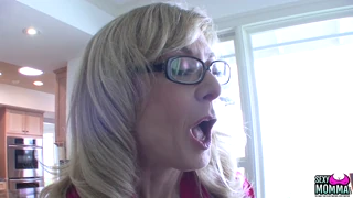 Sexymomma - MILF nudi pičku mladom ljepotanu!
