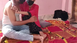 GIRLFRIEND KO DOST KE SATH MILKAR CHODA - FIRST DESI THREESOME