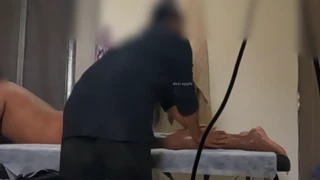 Spännande kukflash till massös Piuki på thailändsk spa