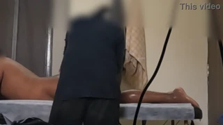 فلش کیر هیجان‌انگیز به دختر ماساژ پیوکی در اسپی تایلند