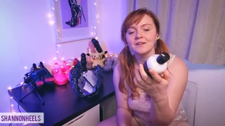 Shannon Huxley recenzija Bad Dragon creampiea s masivnim dildom