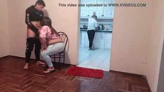 A casa del mio amico la moglie mi implora di scoparla meglio