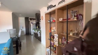 Ho sorpreso una ladra in casa e mi ha pregato di scoparle la figa per evitare la galera
