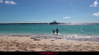 Karups 18+ Aria Banks & Rachel Rivers Καταβροχθίζουν Μουνί στην Παραλία Μπαχάμες