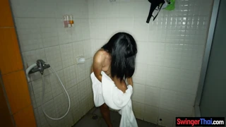 Kleine 18+ asiatische MILF Amateurin Hotel Blowjob und Hardcore POV Sex
