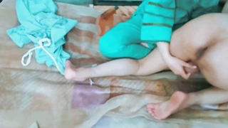 สาวก้นโตเอวคอดโดนเขี่ยตูดตีโหดๆ ตรงรูหลังบ้าน!