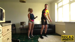 Vrouw in BDSM-spel krijgt intense kontneuk actie
