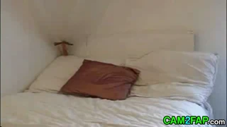 amateur teen shows off on webcam with a free nude display