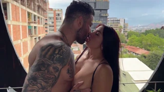 Mama Colombian yenye umbo zuri Silvana Lee anapigwa kuma ngumu hadi orgasm