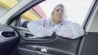 Uočio skitnicu na ulici i doveo je kući na zabavu