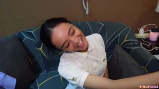 Dünne blasse Pinay 18+ saugt fetten Schwanz und reitet hart zum Gesichtssperma