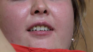 جمبازية سمينة مثلية تدخل ديلدو كبير بكس مشعر وزجاجة كوكا تمده!