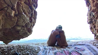 Woman flashes her pussy at the beach and gets fucked